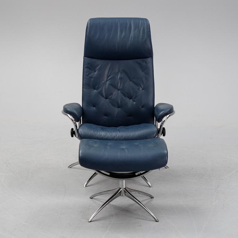 Fåtölj med fotpall, "Stressless Metro Hög", 2000-tal.
