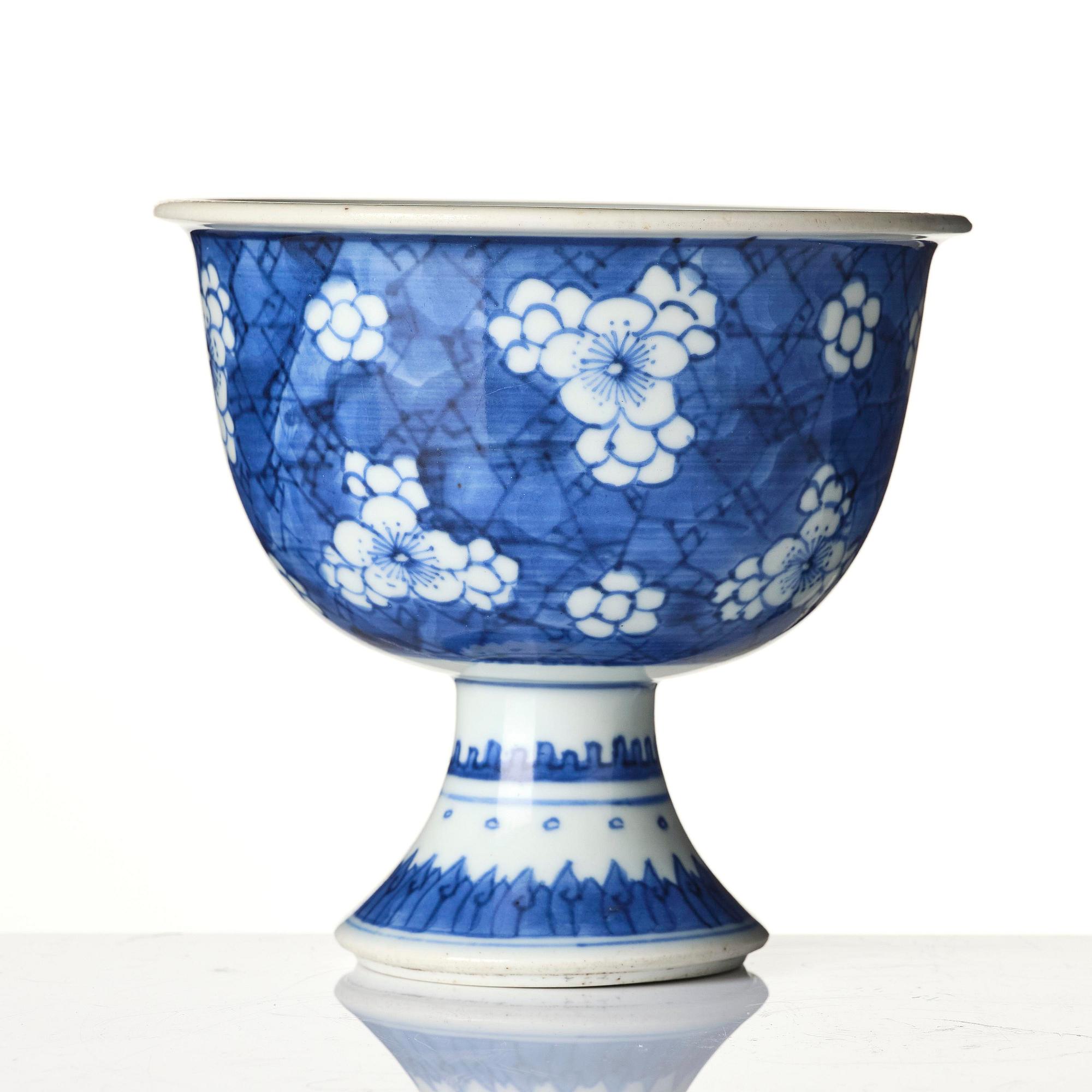 Stemcup, porslin. Qingdynastin, Kangxi (1662-1722).