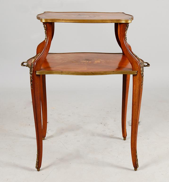 ETAGEBORD, fransk rokokostil, 1900-talets första hälft.