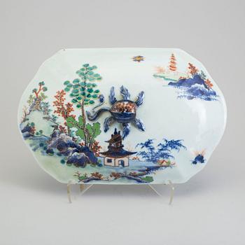 An imari verte tureen cover, Qing dynasty, Qianlong (1736-95).