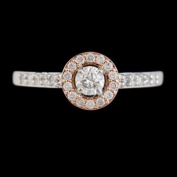 RING, 14K vitguld/roséguld, diamanter tot ca 0.50 ct.