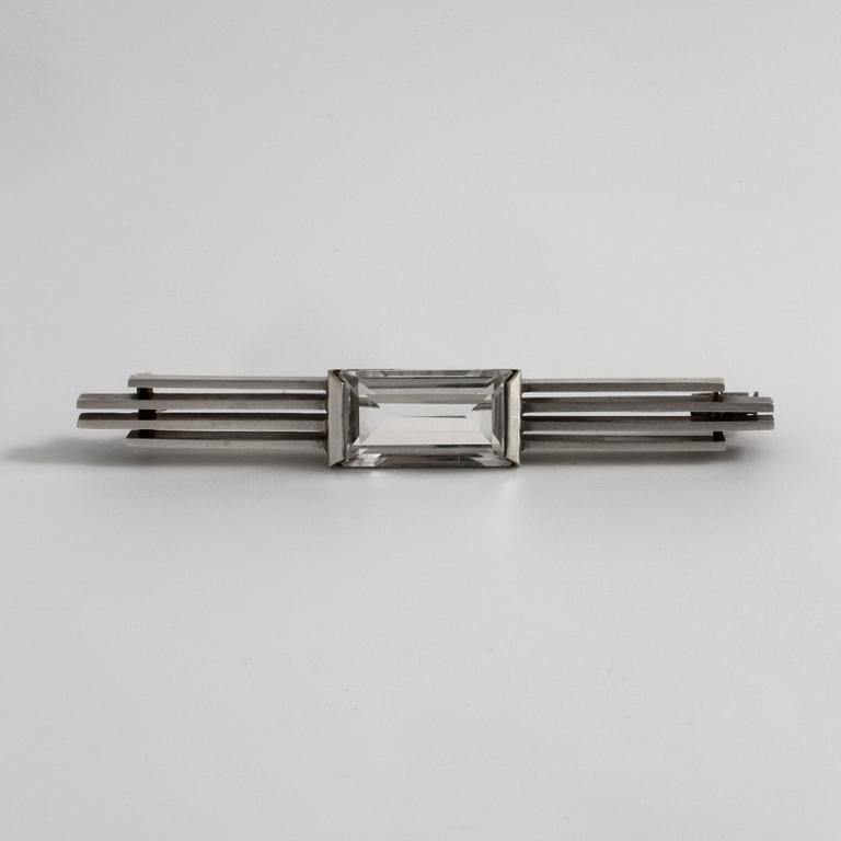 ATELJÉ STIGBERT, Stockholm, 1942, a rock crystal brooch.