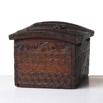 A casket and lid, C14 dated, second half of the 17th century.