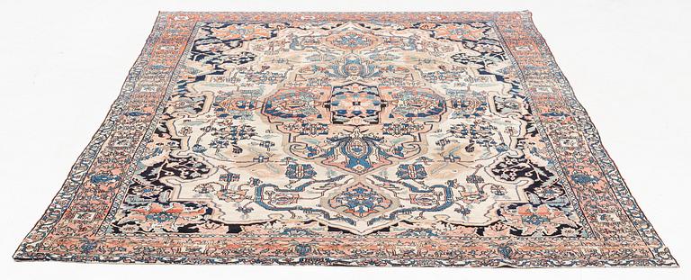 An antique Feraghan carpet, ca 294 x 201 cm.