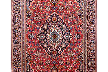 A carpet, Kashan, ca. 280 x 173 cm.