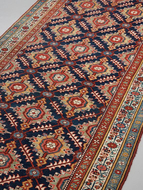 A RUNNER. An antique/semi-antique Bidjar. 525,5 x 141 cm (as well as a few cm flat weave at each end).