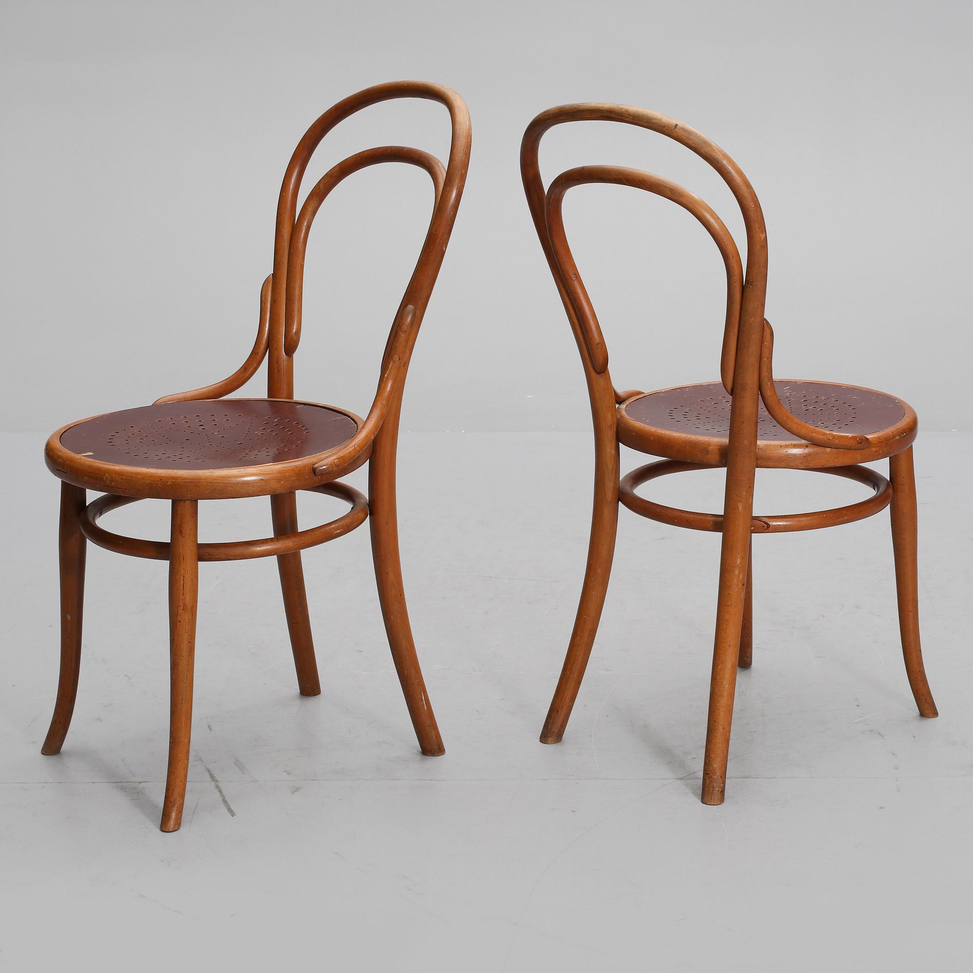 STOLAR, ett par, Thonet, etikettmärkta, 1900-talets första hält.