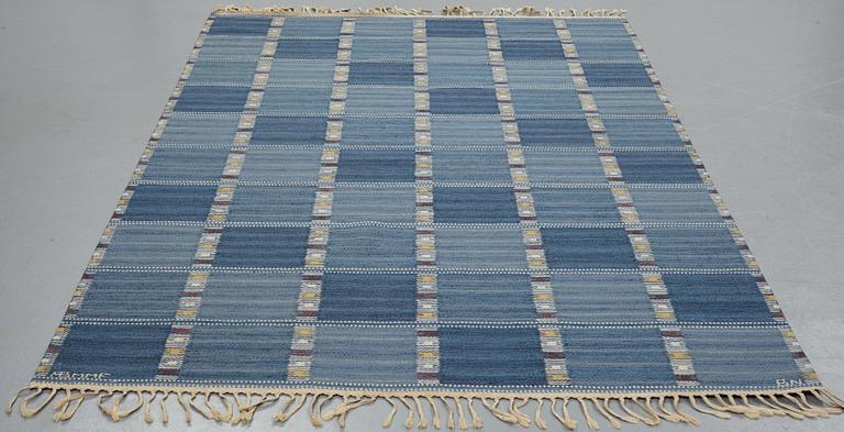 Barbro Nilsson, matto, "Falurutan mellanblå", flat weave, ca 257,5-260 x 167-169 cm, signed AB MMF BN.