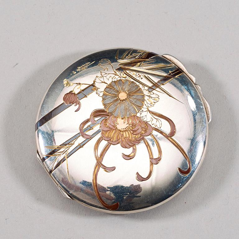 ETUIER, 4 stycken, silver och brons. Japan, 1900-tal.