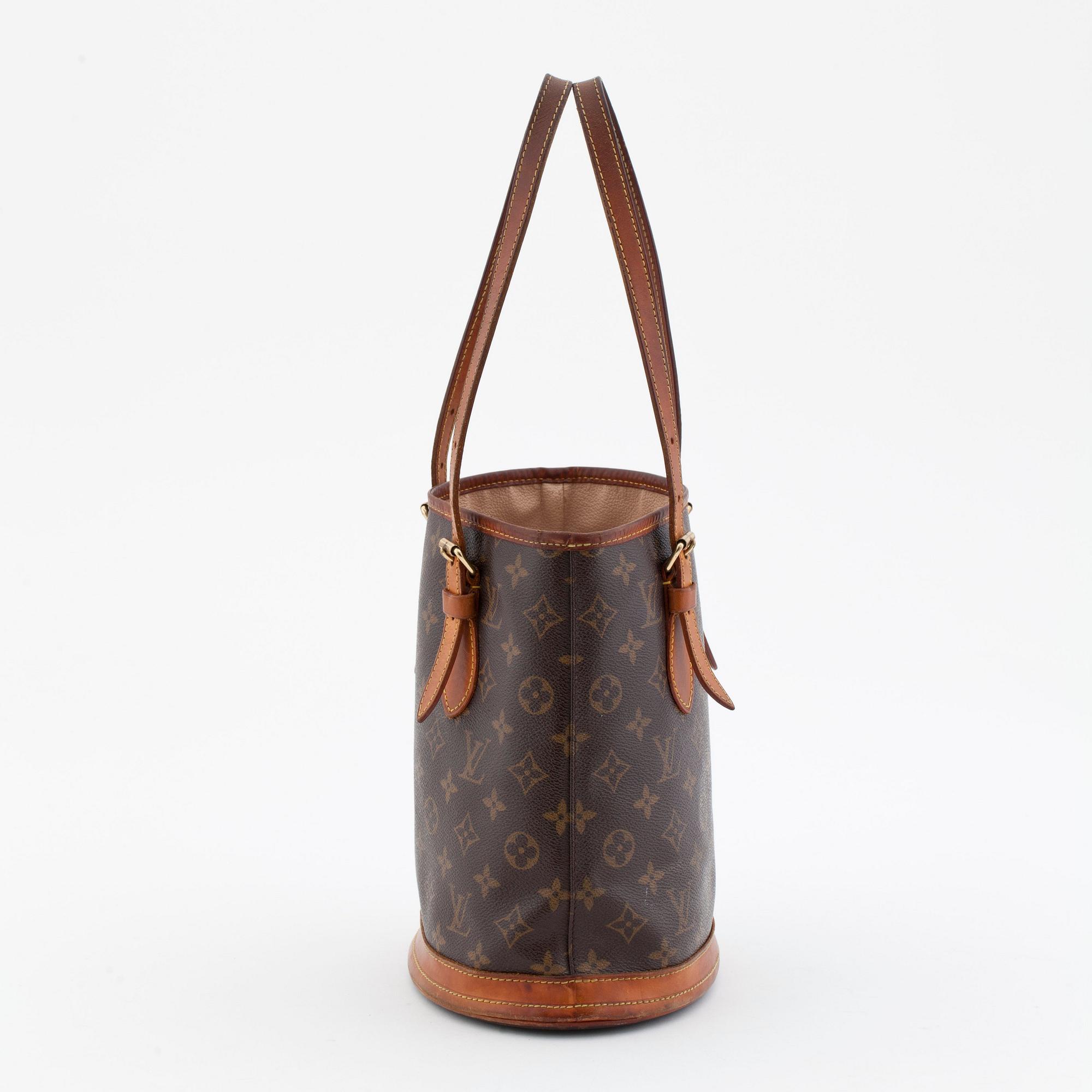 LOUIS VUITTON, a monogram canvas handbag, "Bucket".