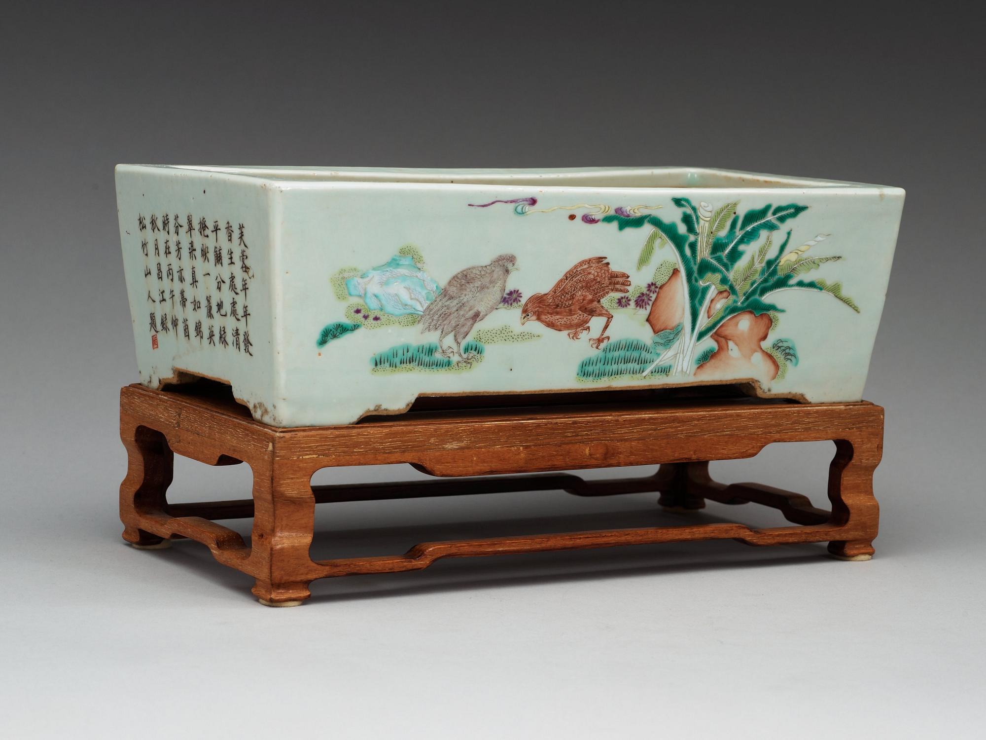 A famille rose flower pot, Qing dynasty, 19th Century.