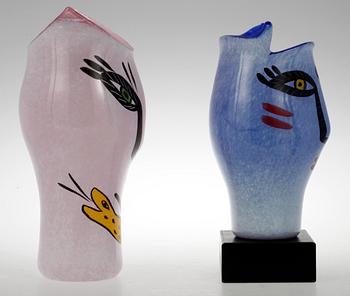VASER, 2 st. Glas. Ulrica Hydman-Vallien. Artist Collection.