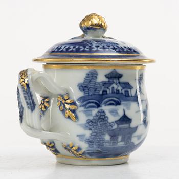 Service pieces, 12 pieces, company porcelain. Qing dynasty, circa 1800.