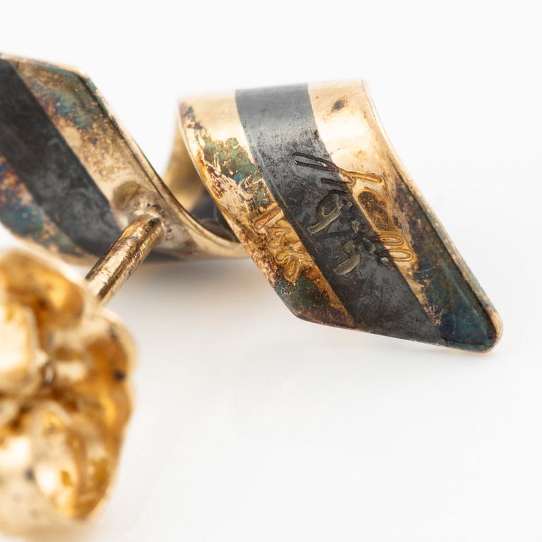 Brooch and a pair of earrings 14K gold and silver, Morelli.