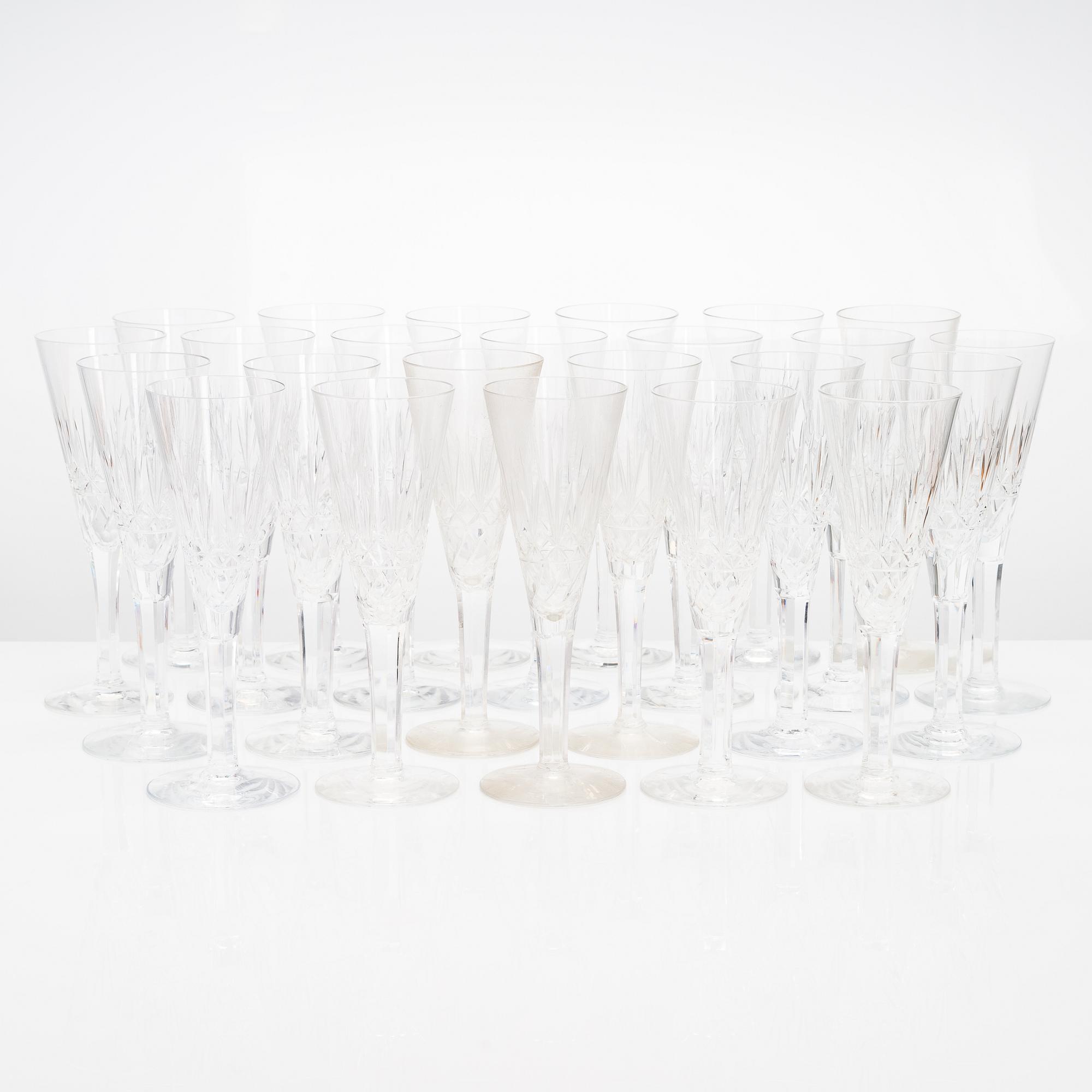 Glasservis, 110 delar, Riihimäen Lasi, Leo-, Yrjö- och Aino-serie, 1900-talets mitt och senare hälft.