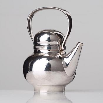 An Eric Löfman sterling teapot, executed by Markström Uppsala 1976.