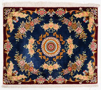 Carpet, silk, approx. 59 x 50 cm.