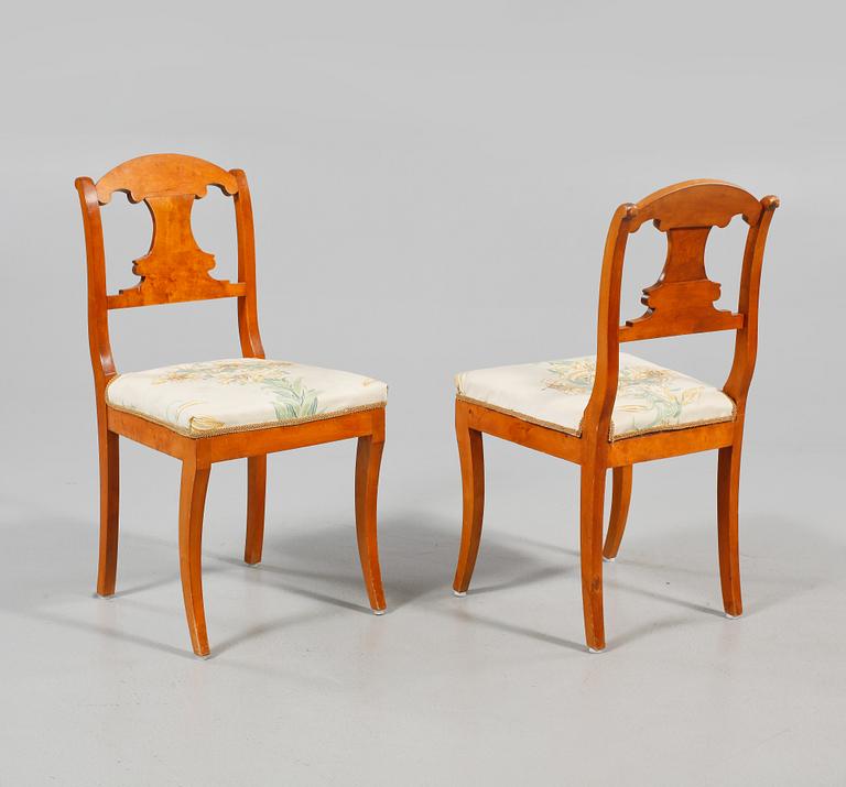 STOLAR, 2 st, samt KARMSTOLAR, 2 st, Karl Johan, 1800-talets mitt.