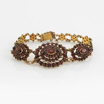 Smycken med granater, 9 st föremål.