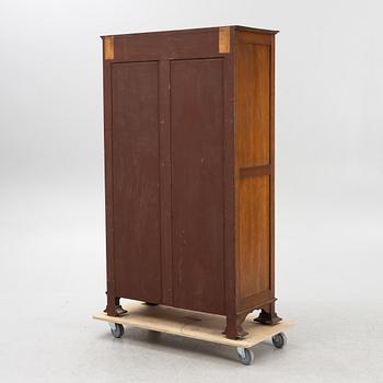 Skåp, jugend, omkring år 1900.