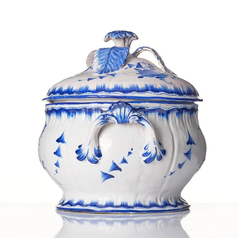 A large Marieberg faience tureen with cover, 1760's.