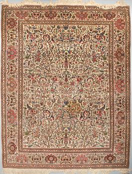 A TABRIZ RUG, signerad, 360 x 283 cm.