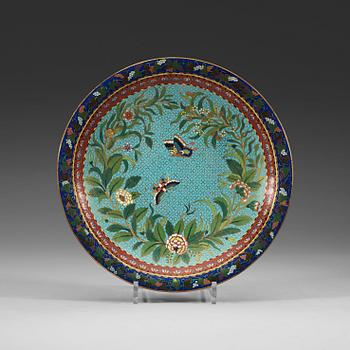 A cloisonné dish, late Qing dynasty (1644-1912).