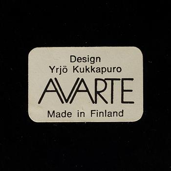 YRJÖ KUKKAPURO, KARMSTOL OCH BORD. Avarte. 1980-tal.