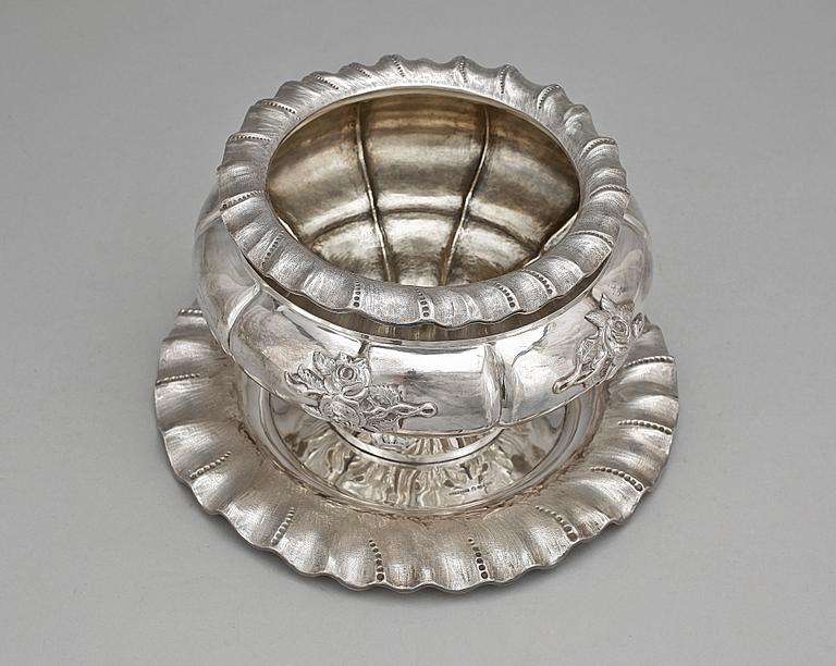 SKÅL på FAT, silver, Martin Lysell, Trelleborg 1925. Tot vikt ca 820g.