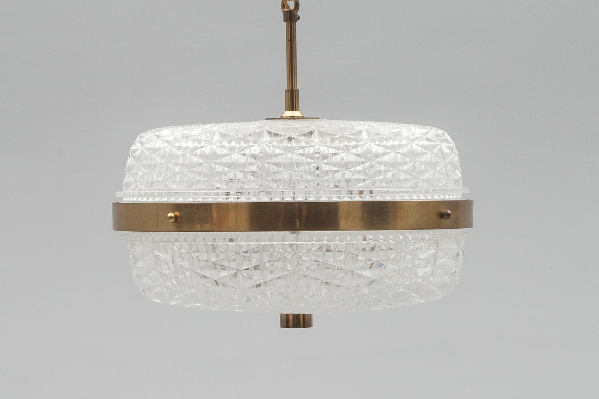 TAKLAMPA, glas och mässing. 1900-talets mitt.