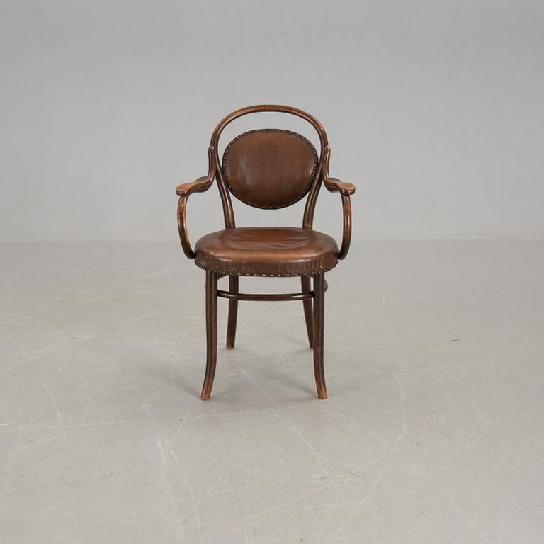 KARMSTOL, etikettmärkt Thonet, 1900-talets början.