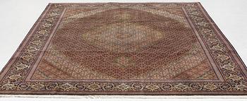 Matta, Täbriz, ca 330 x 260 cm.