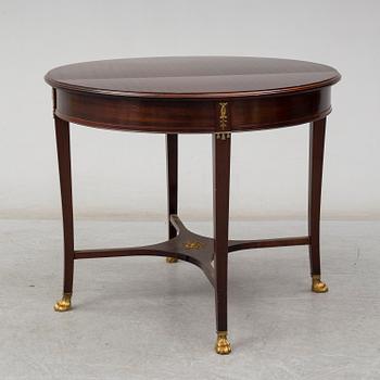 SALONGSBORD SAMT LAMPBORD, ett par, Sengustaviansk stil, tidigt 1900-tal.