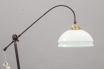 GOLVLAMPA, art deco. 1900-talets första hälft.