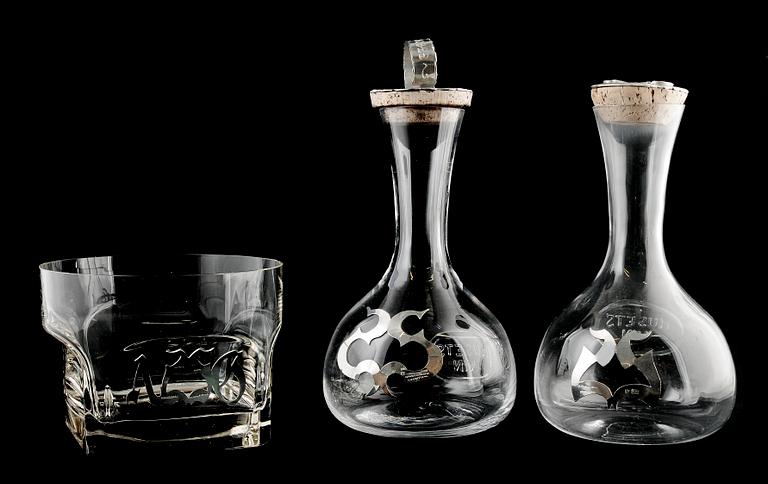 VINKARAFFER, 1 par samt SKÅL, glas, Fruergaard, Norrköping, 1970-tal.