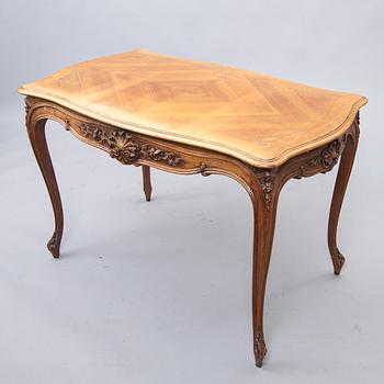 SKRIVBORD, rokokostil, 1900-talets första hälft.