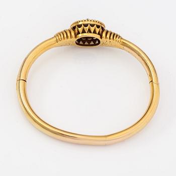 A Tillander, Armband, 14K guld, granat och pärlor. S:t Petersburg, tidigt 1900-tal.