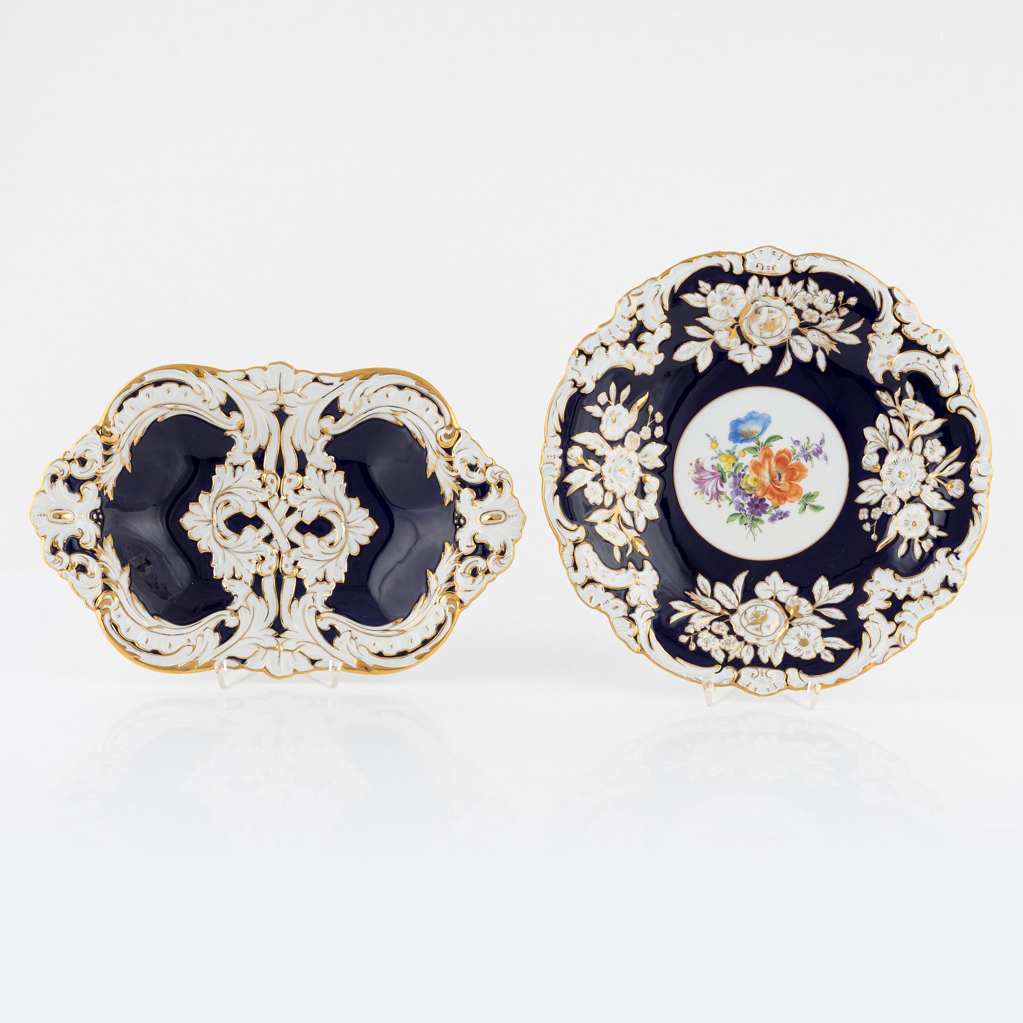 Two Meissen Porcelaine Decorative Dishes, mid 20th century.