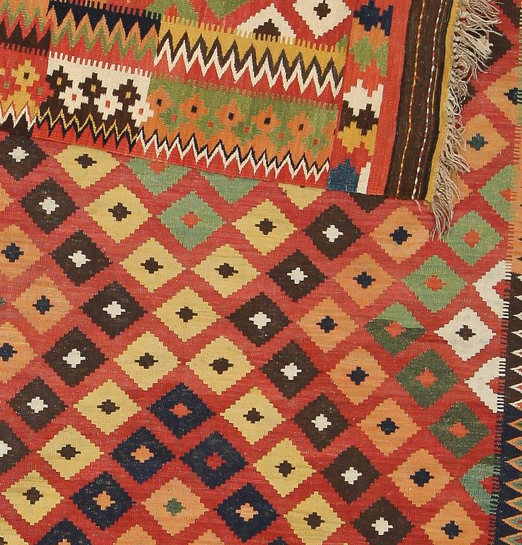 MATTA, Kelim, old. Ca 390 x 192 cm.