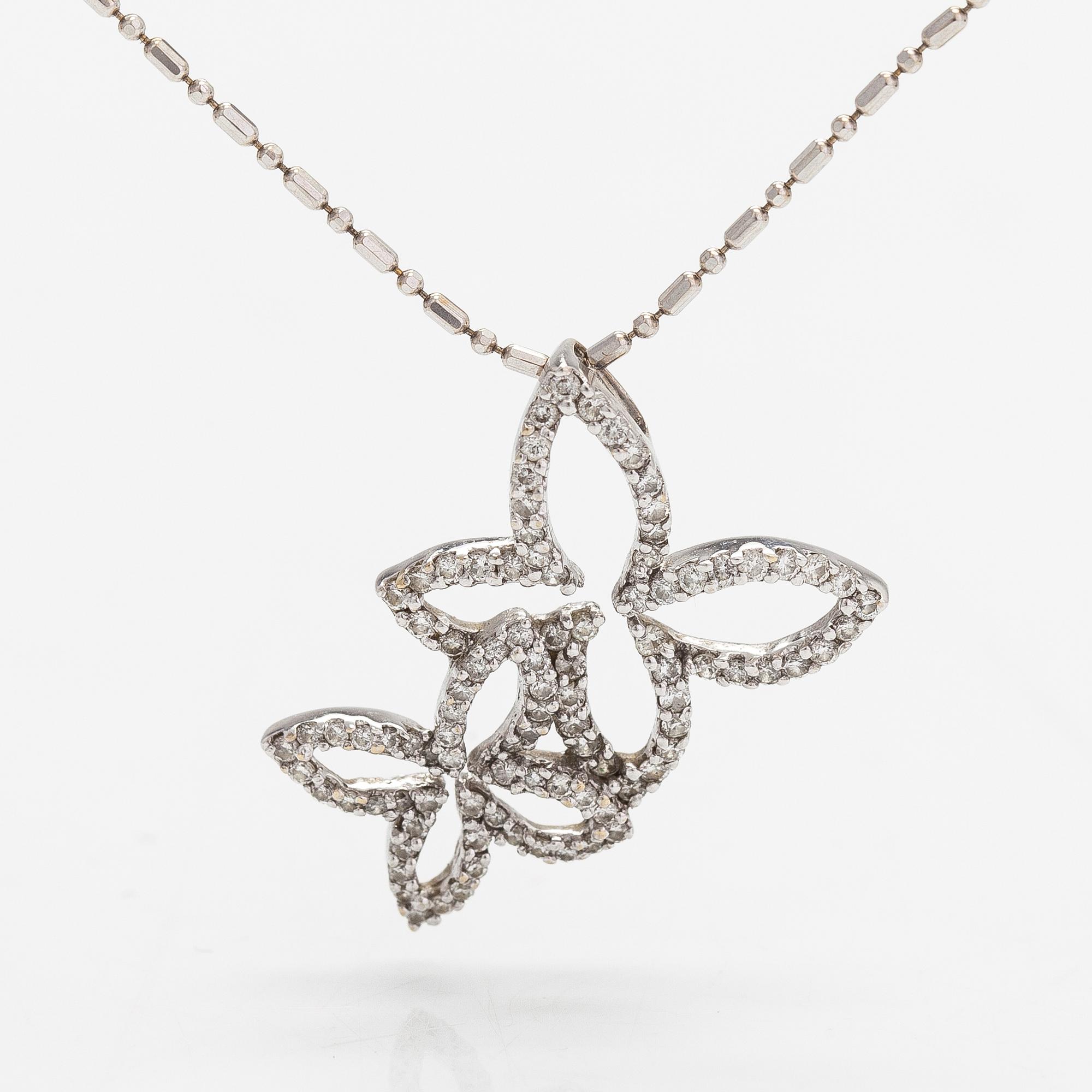 An 18K white gold neckalce with diamonds ca. 0.48 ct in total.