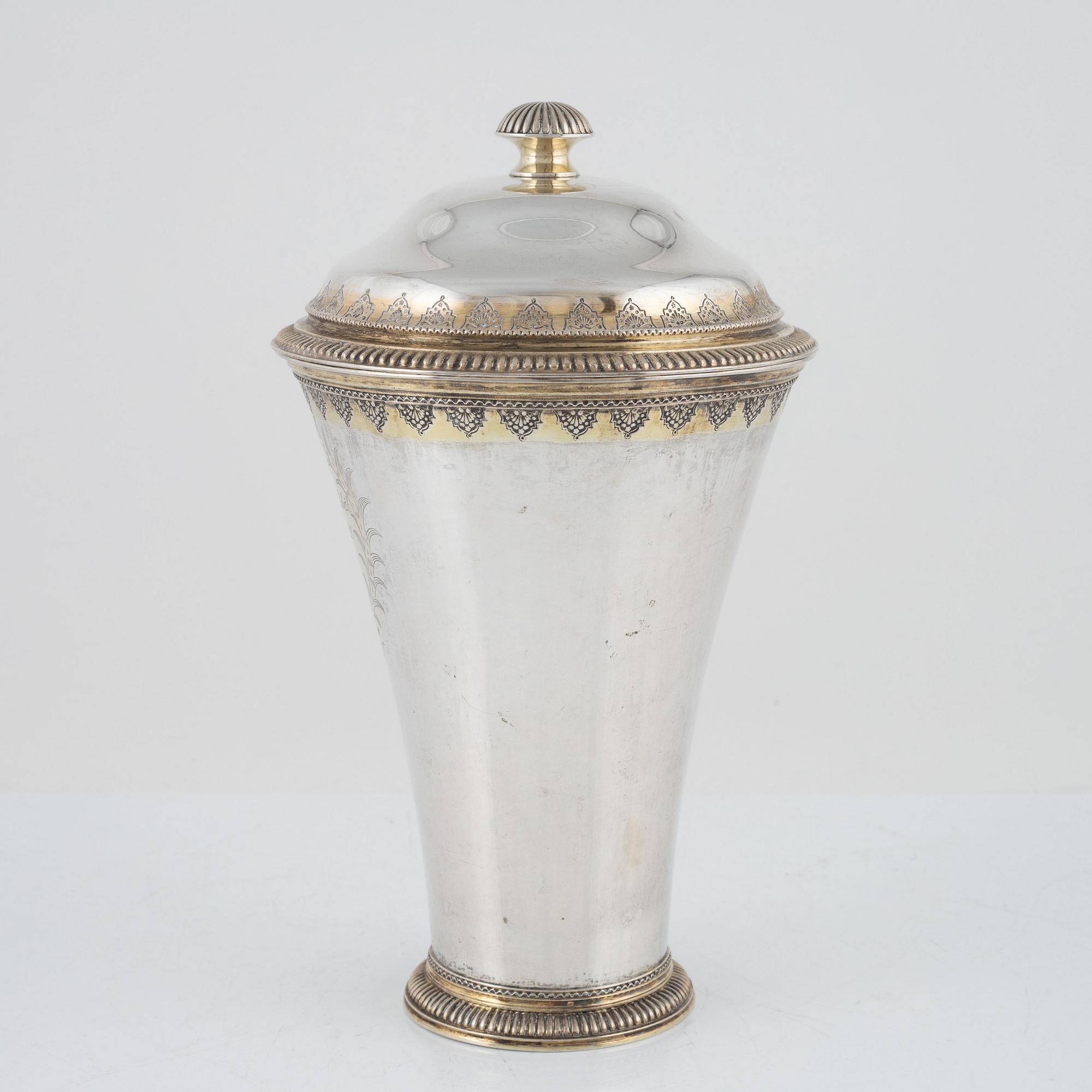 Peter Stenfelt, bägare, silver, Gävle, 1764. Med lock Otto Lindeberg, Stockholm, 1916.