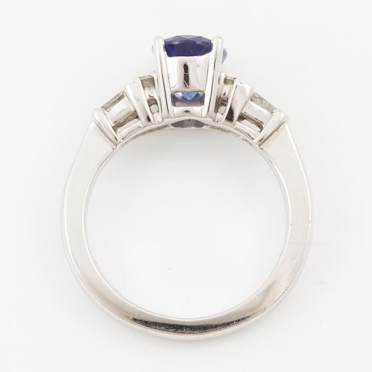 Ring in 14K gold set with a faceted tanzanite and diamonds in various cuts.