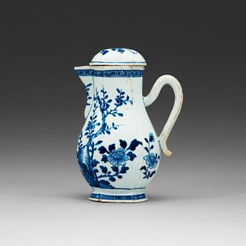 358. A blue and white ewer, Qing dynasty, Qianlong (1736-95).