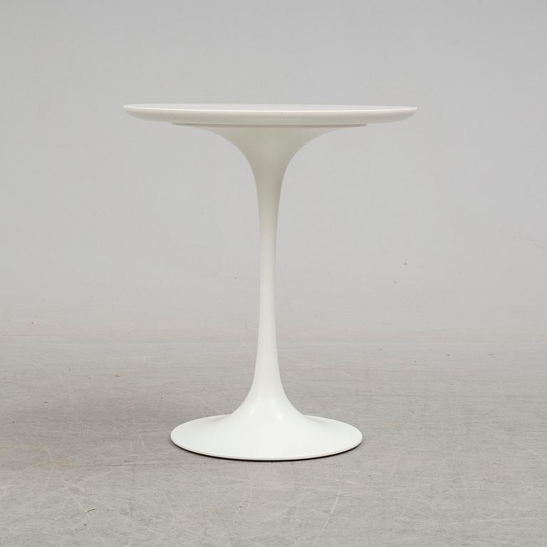 A 'Tulpi' table by Eero Saarinen, Arkana, second half of the 20th century.