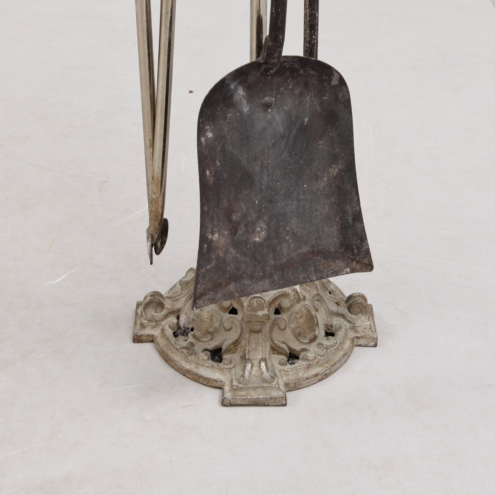 BRASSTÄLL, 4 delar, gjutjärn, 1900-talets mitt.