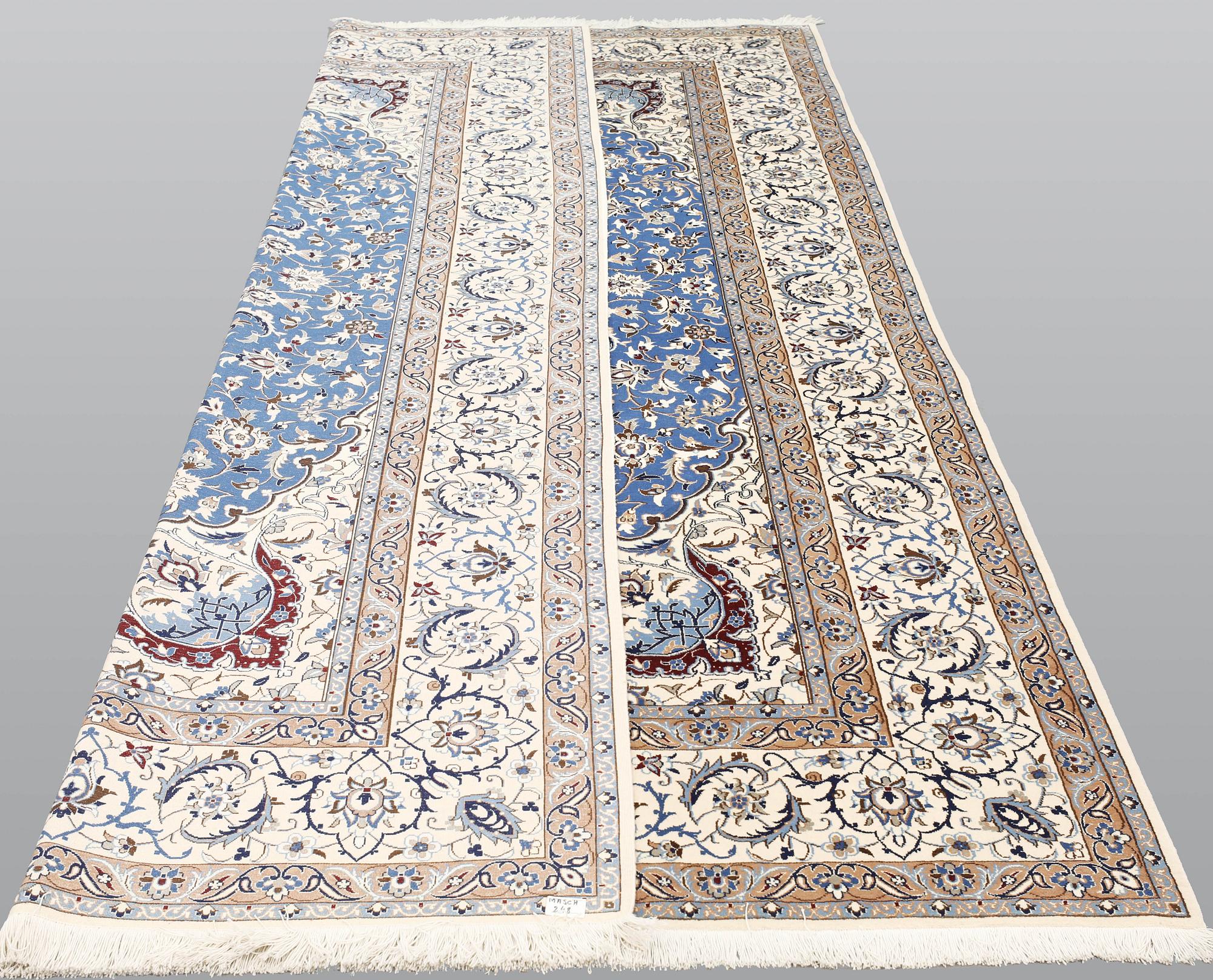 Matta, Nain part silk, s k 9LAA, ca 500,000 knutar/kvm, 331 x 220 cm.