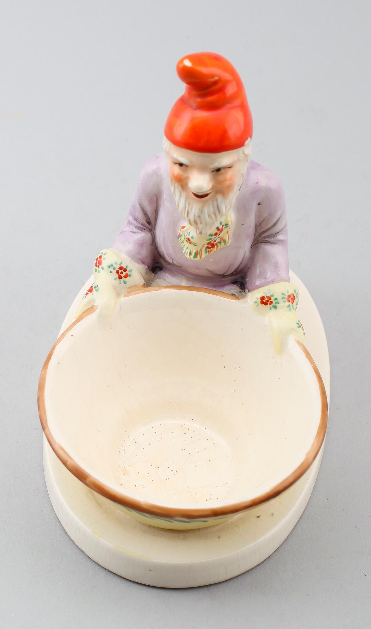 TOMTESKÅL, porslin, 1900-talets första hälft.