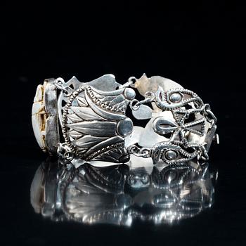 ARMBAND, 2 st, silver, Egypten. 1930-tal. Vikt 114,6 g.