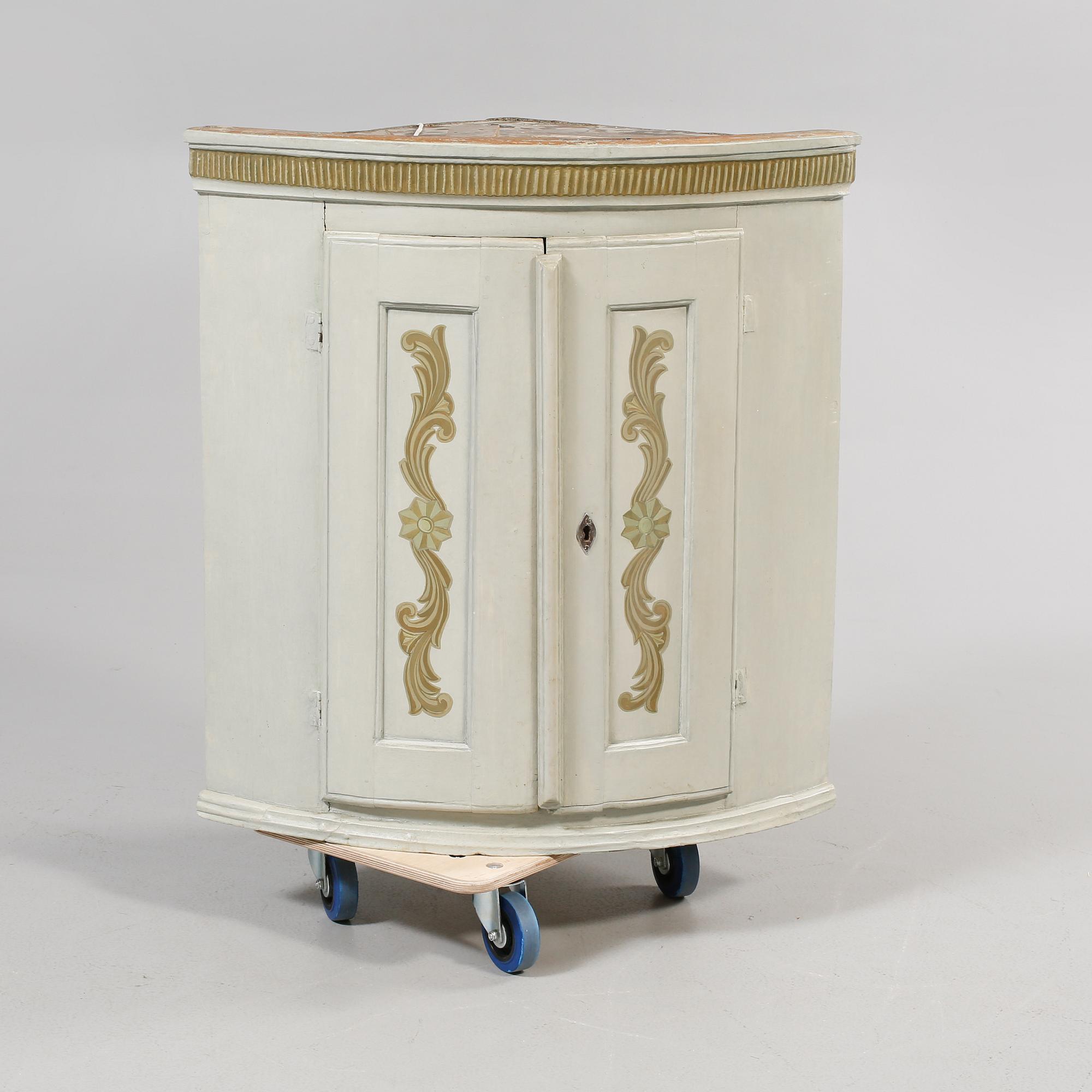 HÖRNSKÅP, 1800-tal.
