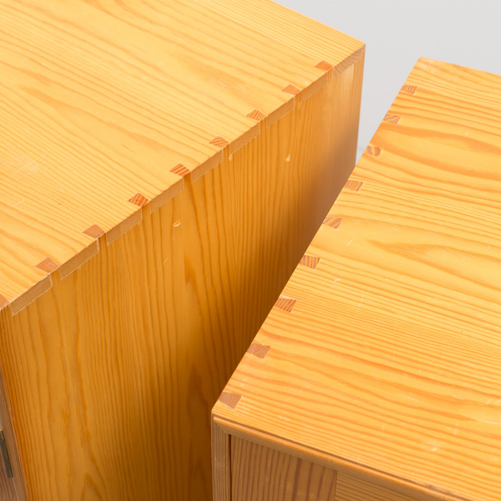 MOGENS KOCH, underskåp, ett par, "Byggereolen", för Rud Rasmussens Snedkerier.  Danmark, 1900-talets andra hälft.